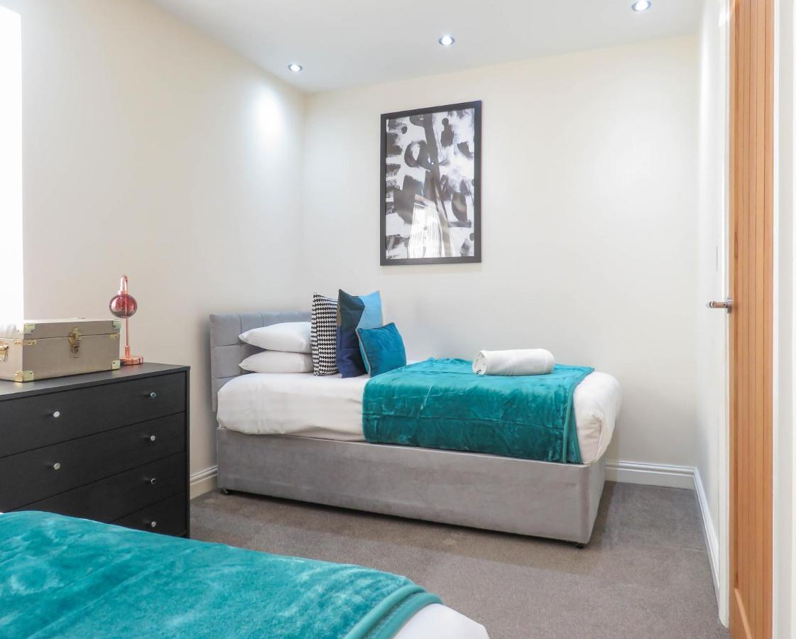 Tudors Esuites Four Bedroom House Birmingham Exterior photo